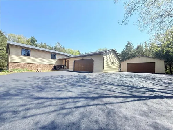 1069 Hunter Rdg, Hudson, WI 54016