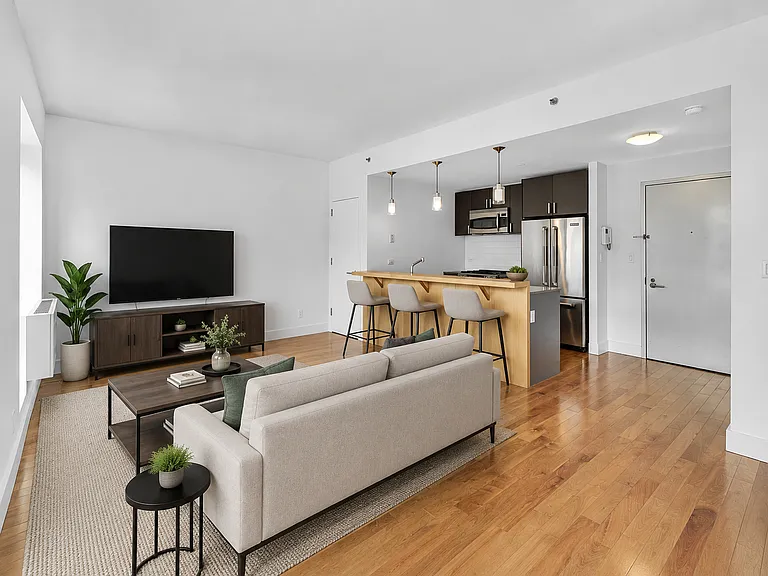 229 N 8th St #5D — Photo 1