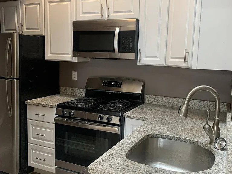 21 Elk St #401 — Photo 3