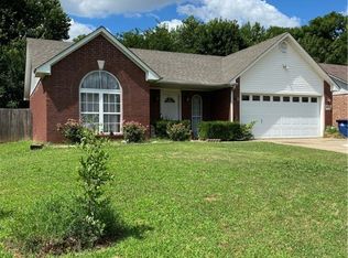 413 Chateau Dr, Fort Smith, AR 72908