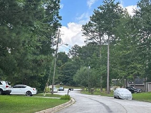 Exterior Neighborhood (street photo)