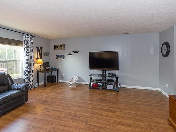 4th image of 2605 Bristlecone Dr