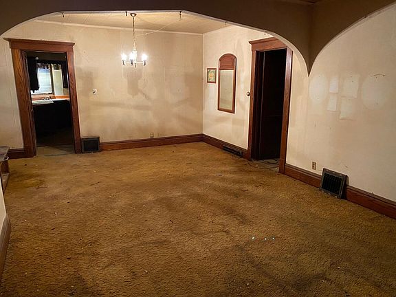 3rd image of 322 N Calumet Dr