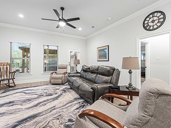 5th image of 101 Hydrangea Blvd