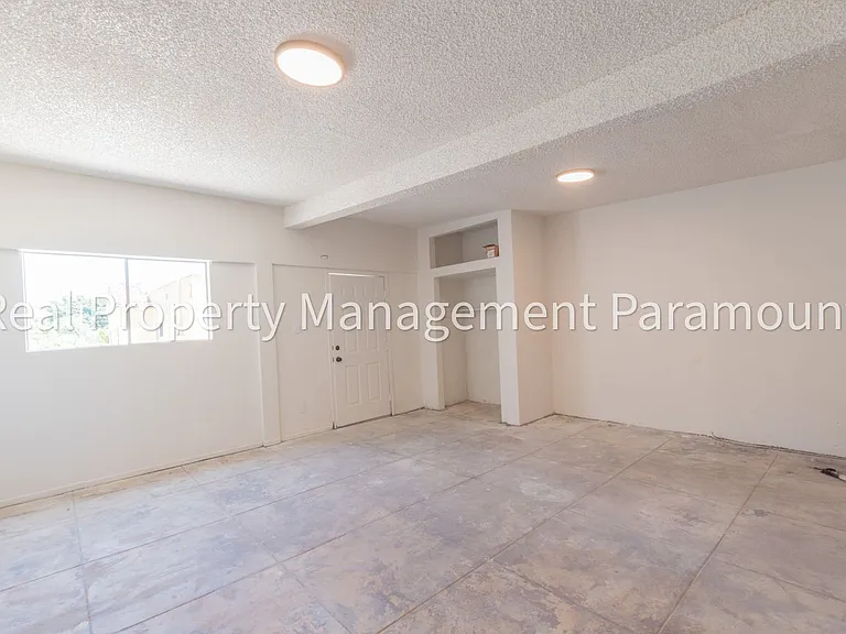 1867 S Redondo Blvd — Photo 44
