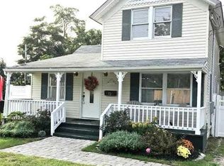 72 Chapel Ave, East Patchogue, NY 11772