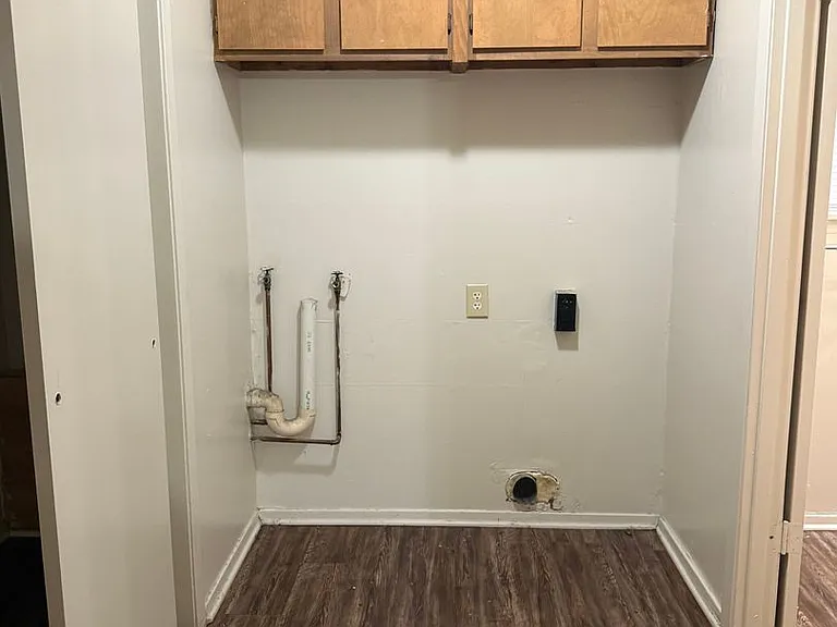 1501 Silver Falls Rd — Photo 3