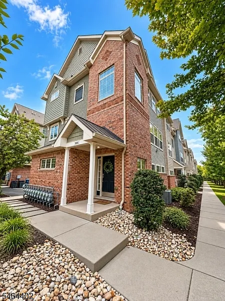 153 Main St #201