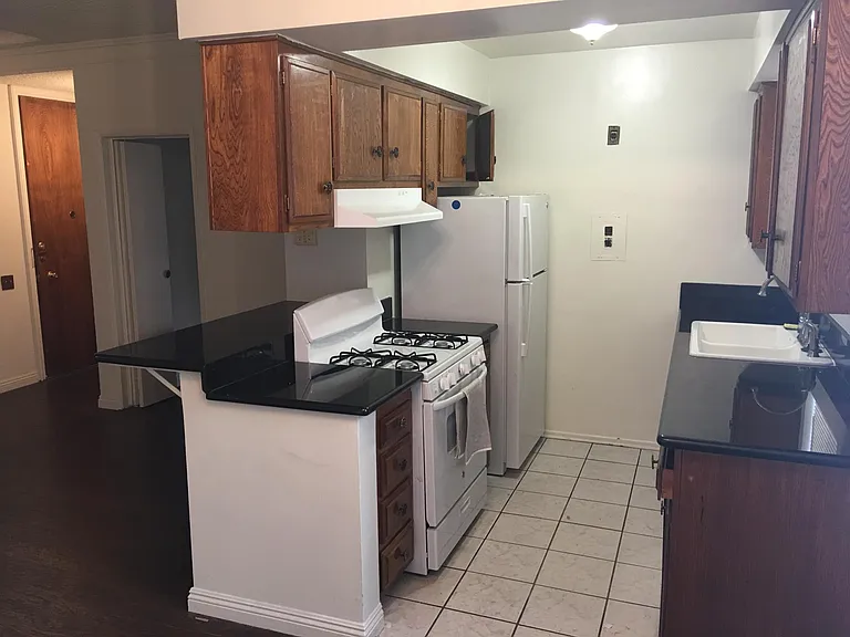 373 S Cochran Ave — Photo 6