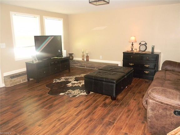 5th image of 4049 Hambleton Ave