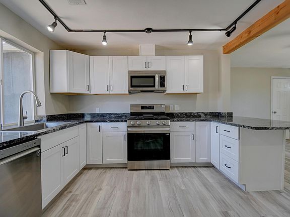 4th image of 9037 Cordova Ave NE