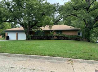 1120 SW Crest Dr, Topeka, KS 66604