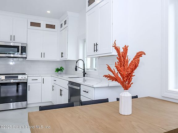 4th image of 108 Wieland Ave