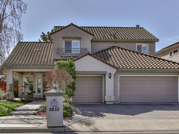 2nd image of 5832 Cannes Pl