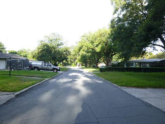 5th image of 709 W Shady Ln