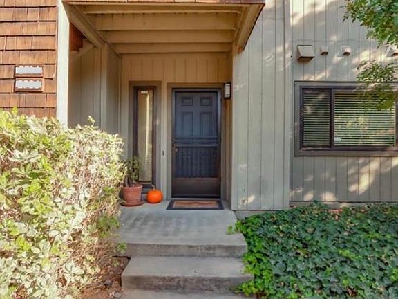 2nd image of 2906 La Terrace Cir