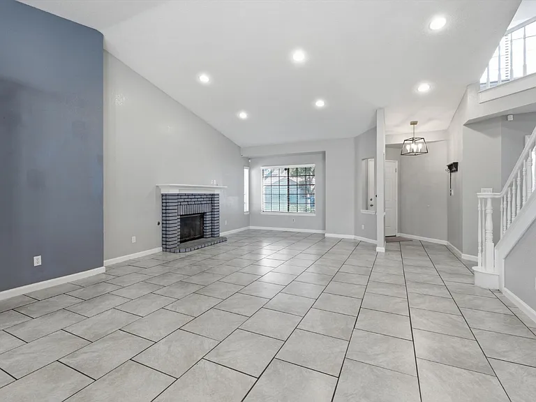 3129 Golfwood Ct — Photo 3