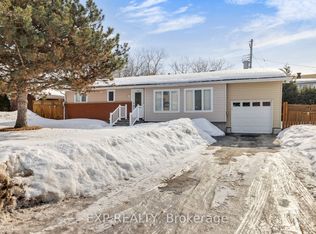 888 Charleswood Ave, Ottawa, ON K1K0W3