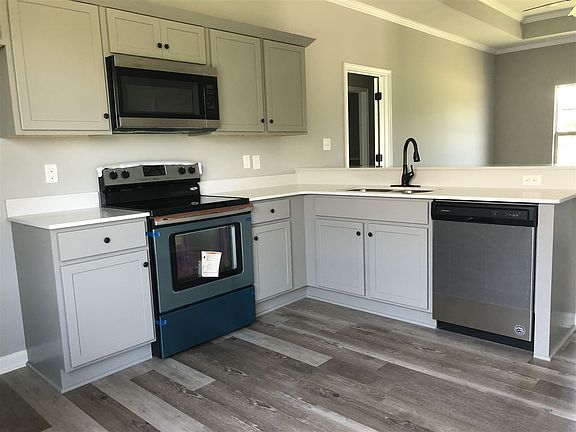 4th image of 107 Saints Cir