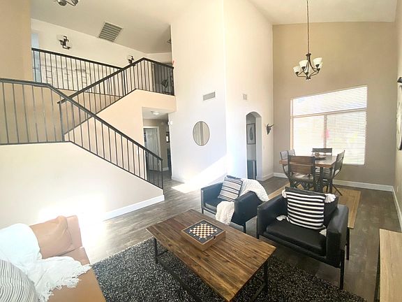 3rd image of 419 W Bolero Dr