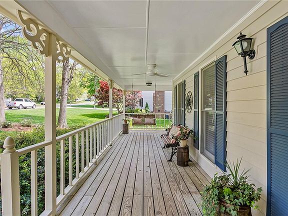 4th image of 207 Windrift Dr