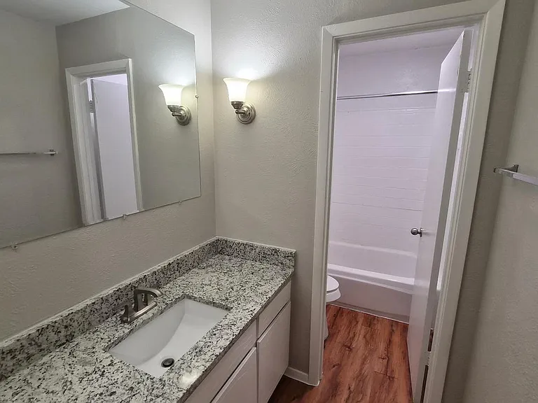 Tradewinds Condominiums — Photo 31