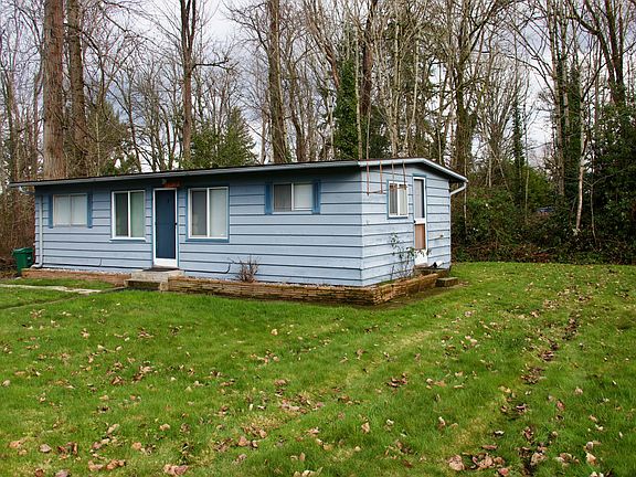 Huge front and backyard