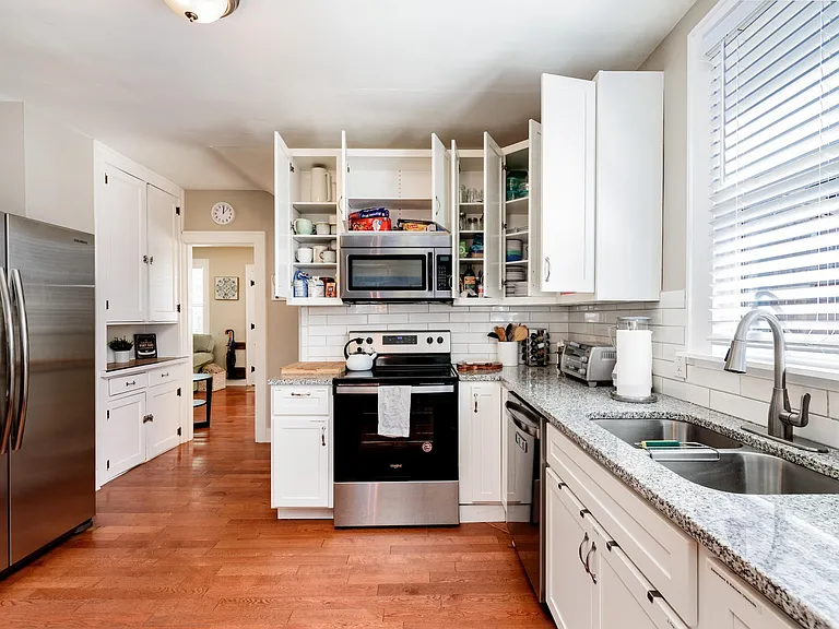 1509 W Clark St — Photo 24