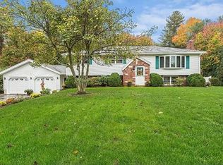 35 Pennacook Rd, Tewksbury, MA 01876