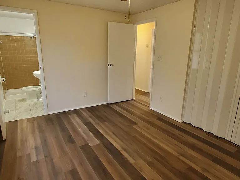 7402 Brigmore Dr — Photo 20