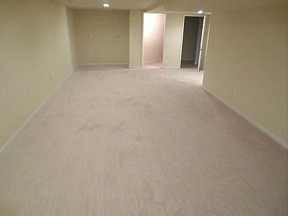 Finished Basement/Recreation Rm