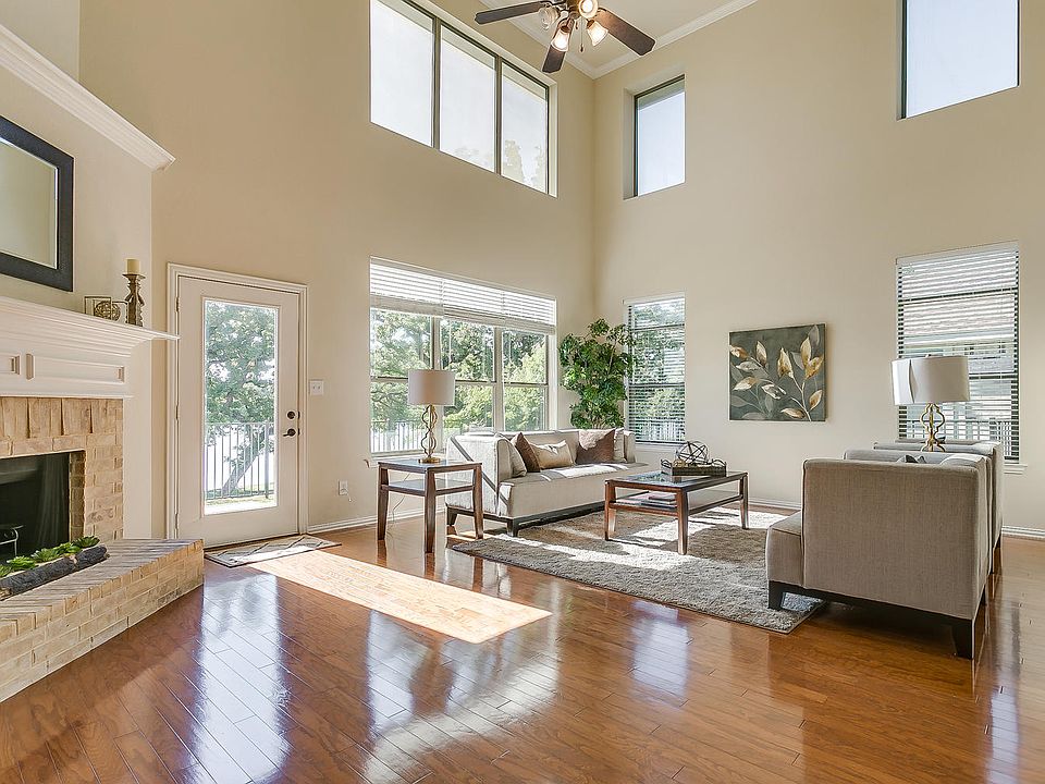 1st image of 2921 Shoreline Dr