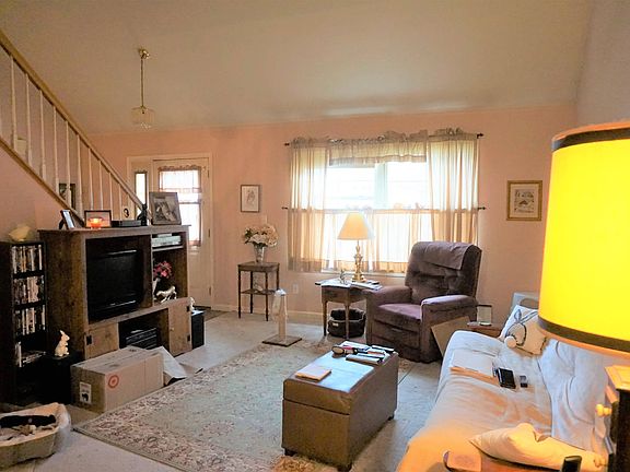 3rd image of 247 Amblewood Way