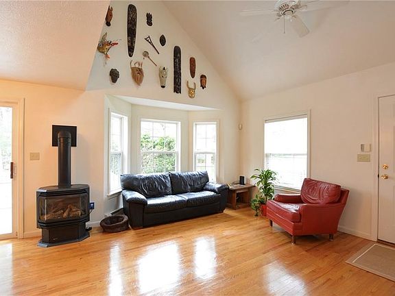 4th image of 33 Dunnhill Drive #33