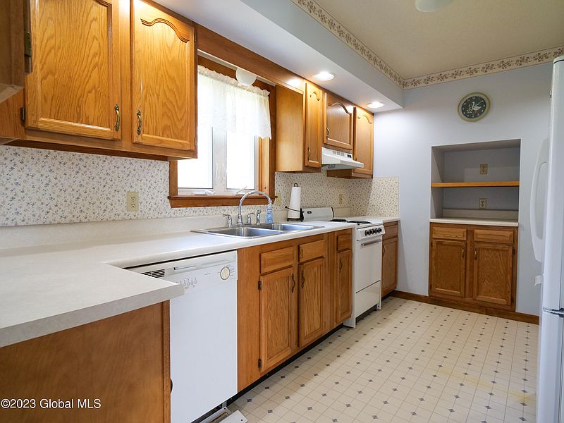 5th image of 53 Galesville Road