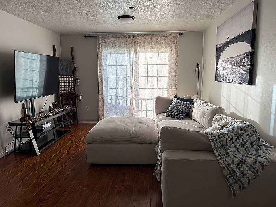 1st image of 2126 N Aurora Way