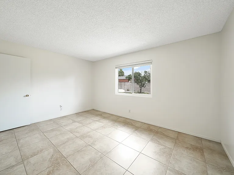 626 Manzanita Dr — Photo 16