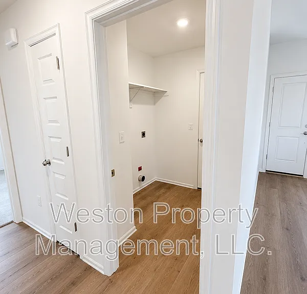 16209 Harvester Dr — Photo 5