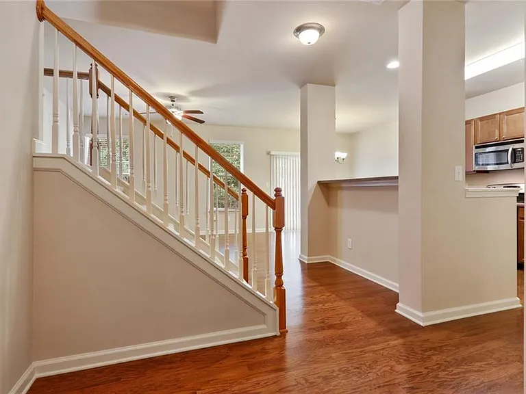 3242 Brockenhurst Dr — Photo 4