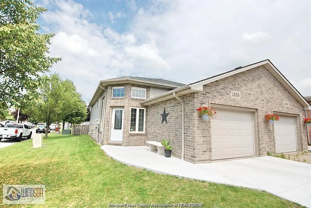 4 bed, $2,600 — Photo 1