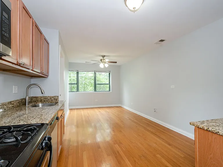 7616 N Marshfield Ave — Photo 16