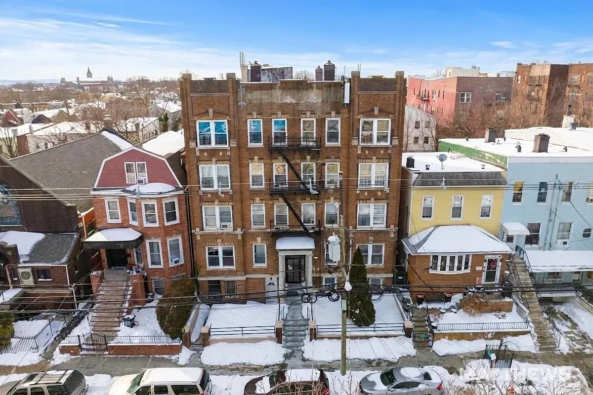2 bed, $2,000 — Photo 1