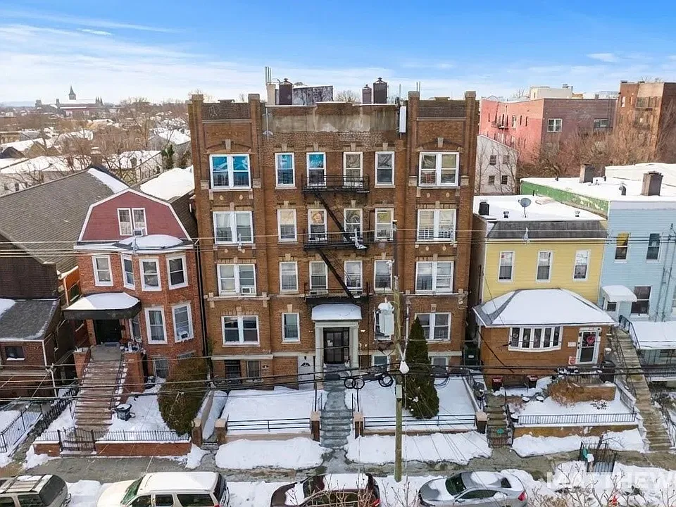 201 Claremont Ave #5