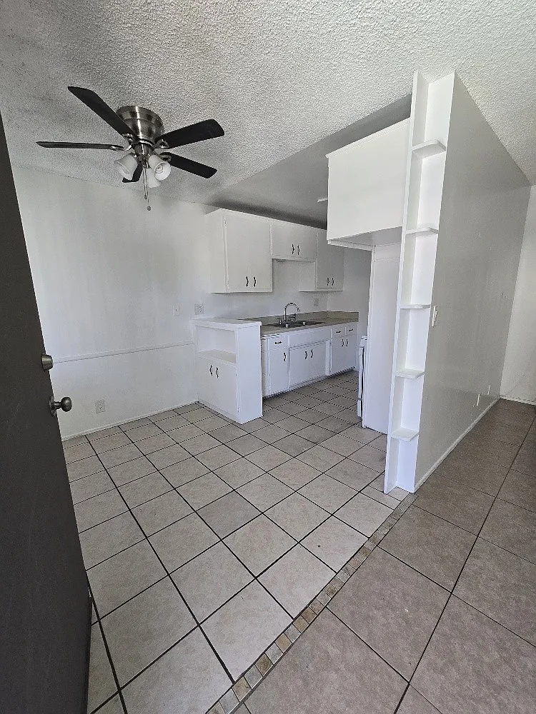 2 bed, 1050 sqft, $2,050 — Photo 3