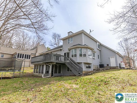 3rd image of 207 Hawks Nest Rd