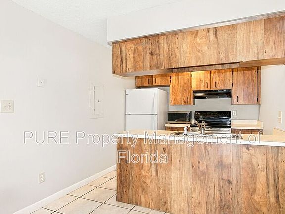 5th image of 2985 SE 55th Ave APT D