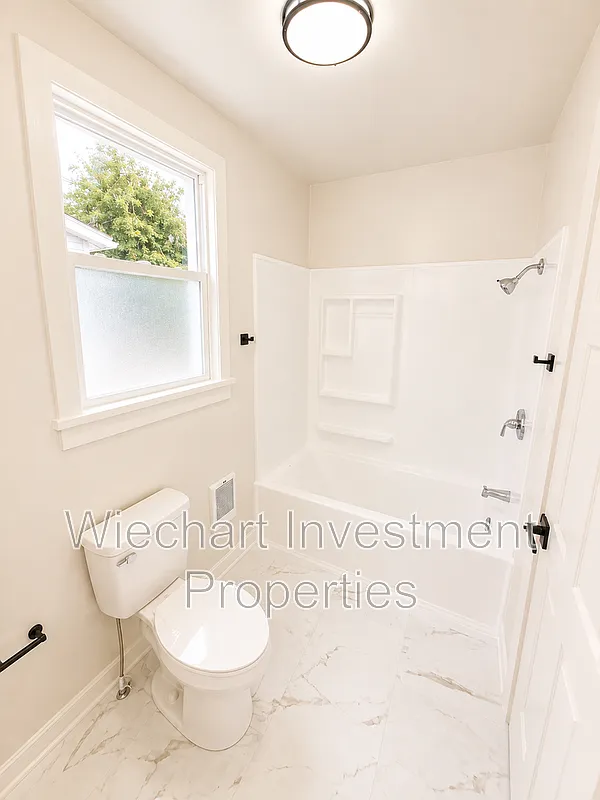3 bed, 1.0 bath, $1,195 — Photo 4