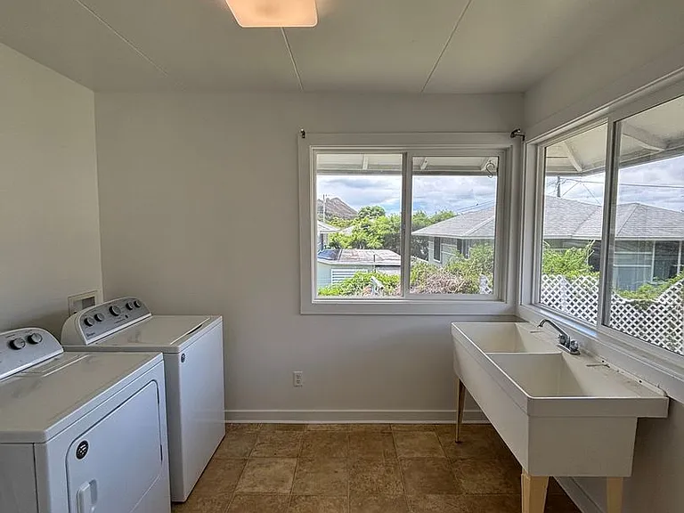 317 Kapulei St — Photo 13