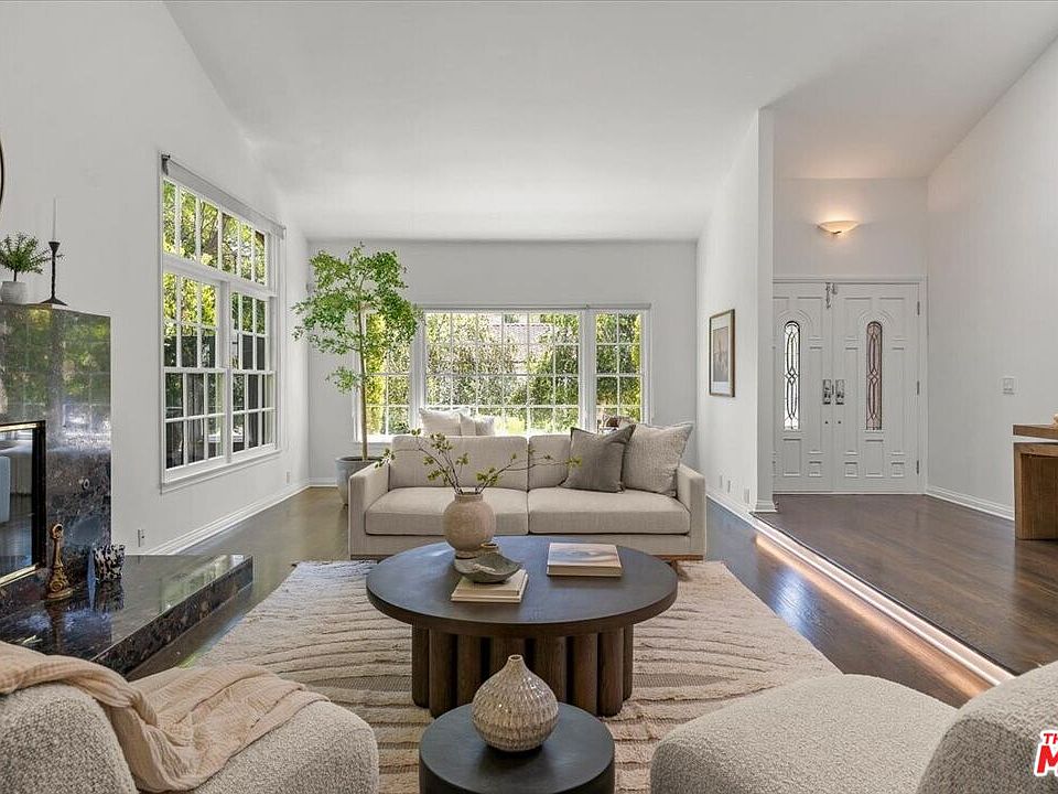 1st image of 10411 Windtree Dr