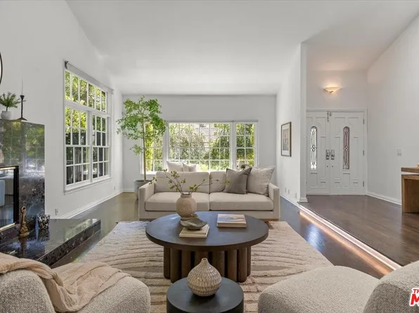 10411 Windtree Dr, Los Angeles, CA 90077